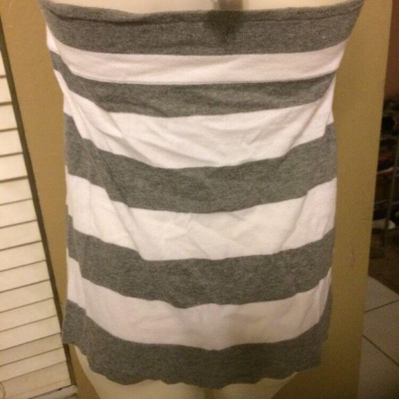 Gap Women’s Halter Style Tank Top - Picture 5 of 7